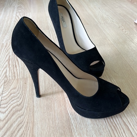 Prada peep toe platform heel in black suede - Picture 2 of 7